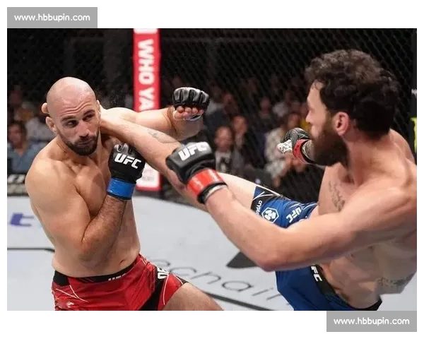 首回合终结！布考斯卡斯砸击 TKO 克雷格谢幕战