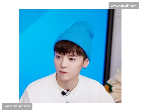 鹿晗的扭帽撩妹法则：小棒球帽的魅力密码